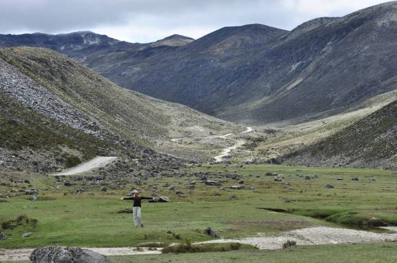 Caminhando por um belíssimo vale na região dos Andes venezuelanos, perto de Mérida